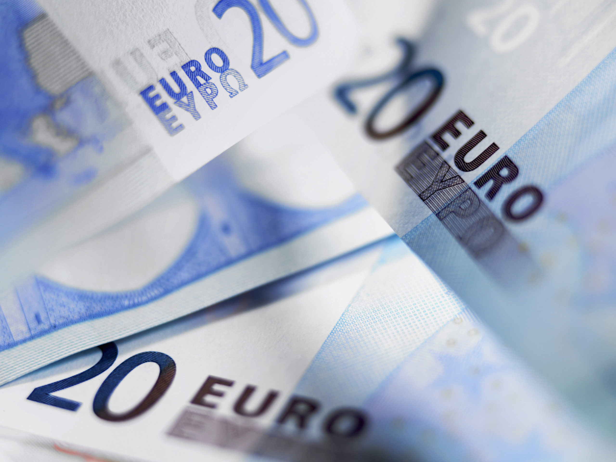 11/08 &#8211; Euro continues to lose its footing